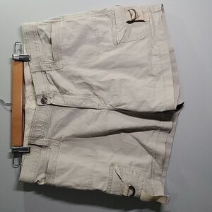 Lee shorts beige color grey hue sz 14 cargo Short tannish cream pulls & stitch